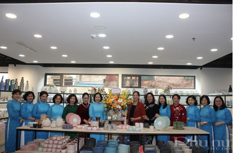 Trung tâm sẽ là “cầu nối” đưa những tinh hoa văn hóa của các làng nghề tới du khách trong và ngoài nước; đồng thời, là nơi đào tạo, truyền nghề cho thế hệ trẻ của làng Bát Tràng giúp họ duy trì và phát triển bền vững nghề gốm