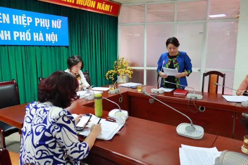 Đồng chí Nguyễn Thị Thu Thủy, Ủy viên Ban Chấp hành Trung ương Hội LHPN Việt Nam, Phó Chủ tịch Thường trực Hội LHPN Hà Nội đã báo cáo kết quả công tác quý 1 năm 2022