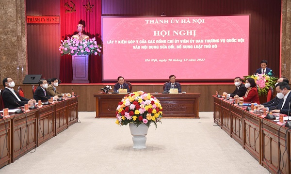 Hội nghị lấy ý kiến của các đồng chí Uỷ viên Uỷ ban Thường vụ Quốc hội vào nội dung sửa đổi, bổ sung Luật Thủ đô 	Ảnh: Viết Thành