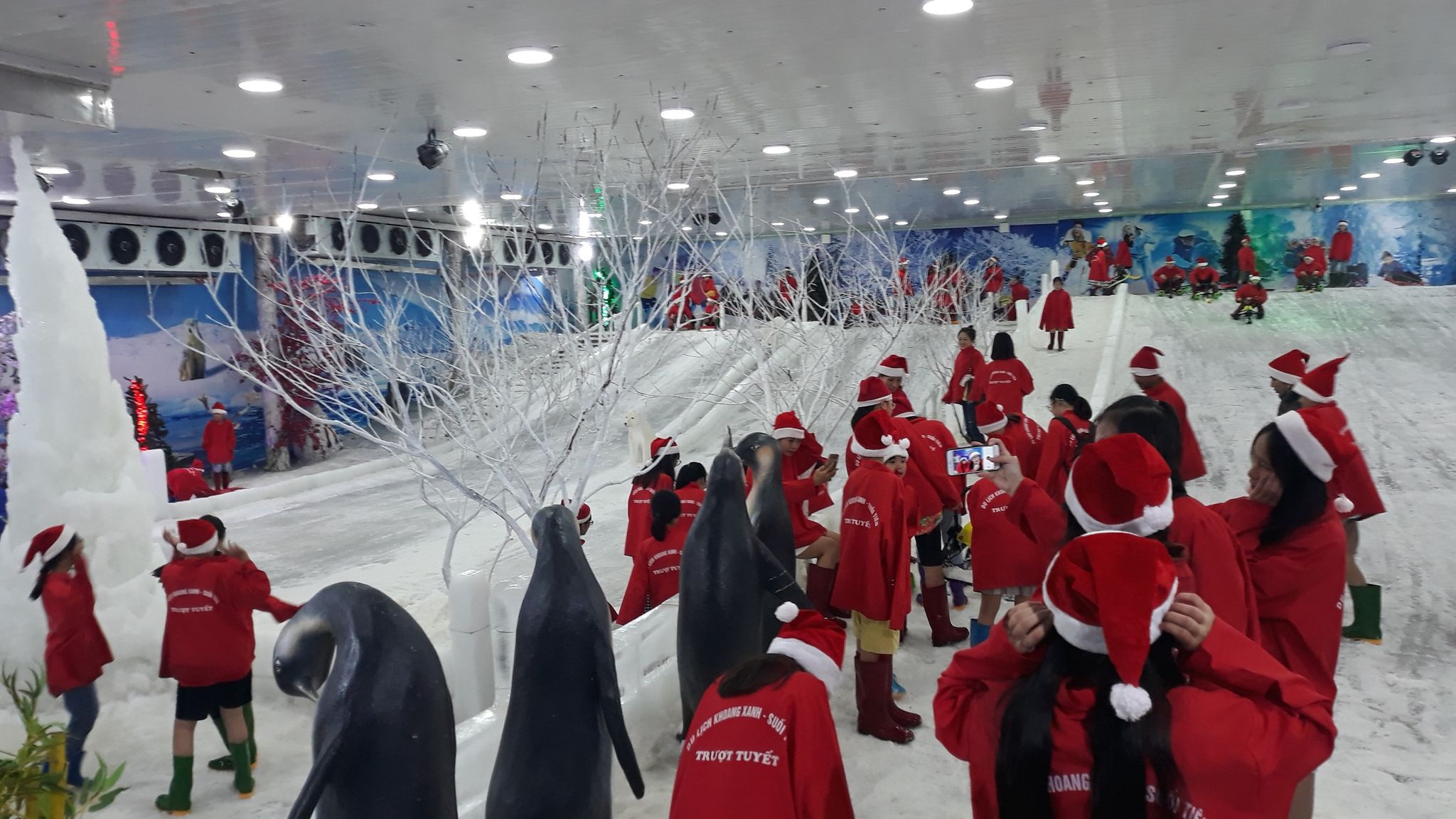 Nhiều khu vui chơi hấp dẫn cho không chỉ các bạn nhỏ mà còn cả nam thanh nữ tú