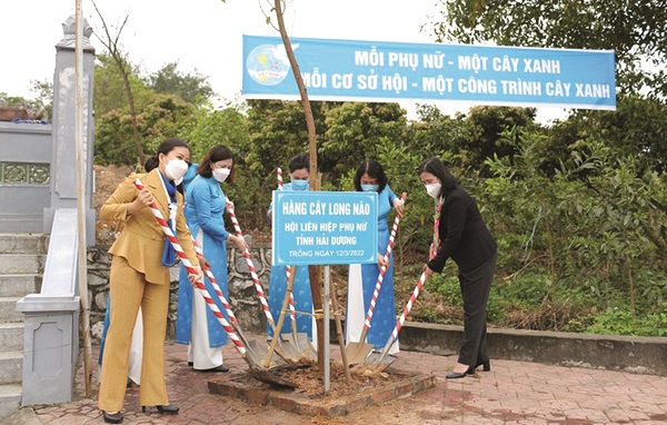 Hội LHPN tỉnh Hải Dương hưởng ứng Tết trồng c&acirc;y với chủ đề &ldquo;Phụ nữ vun trồng tương lai&rdquo; năm 2022, ngay sau th&agrave;nh c&ocirc;ng Đại hội Phụ nữ to&agrave;n quốc lần thứ XIII