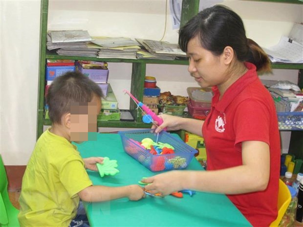 Rất cần chính sách có hệ thống cho trẻ mắc chứng rối loạn phổ tự kỷ. Ảnh: TTXVN Rất cần chính sách có hệ thống cho trẻ mắc chứng rối loạn phổ tự kỷ. Ảnh: TTXVN