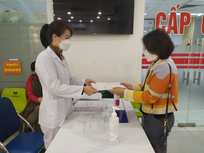 Các cán bộ,  hội viên phụ nữ quận Ba Đình đến thăm khám sức khỏe hậu Covid-19 Các cán bộ,  hội viên phụ nữ quận Ba Đình đến thăm khám sức khỏe hậu Covid-19