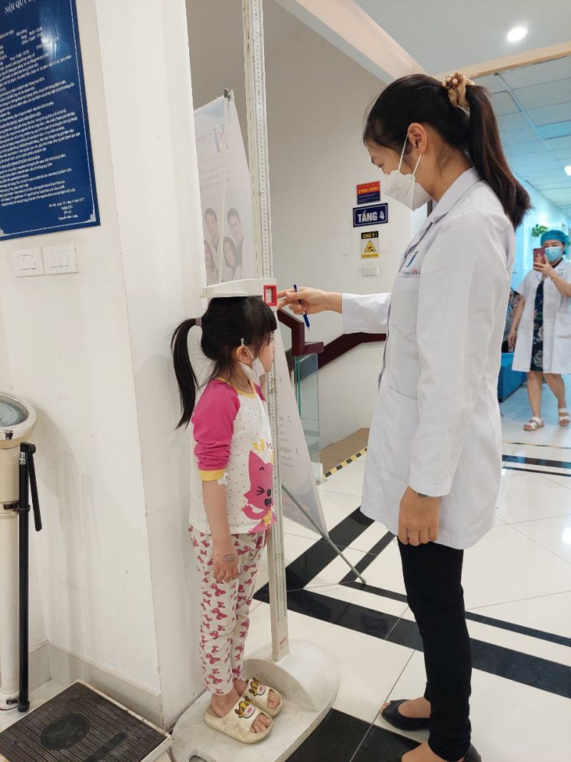 Hội LHPN quận Ba Đình: Thăm tặng quà y bác sĩ, chăm sóc sức khỏe hậu Covid-19 cho cán bộ, hội viên - ảnh 5