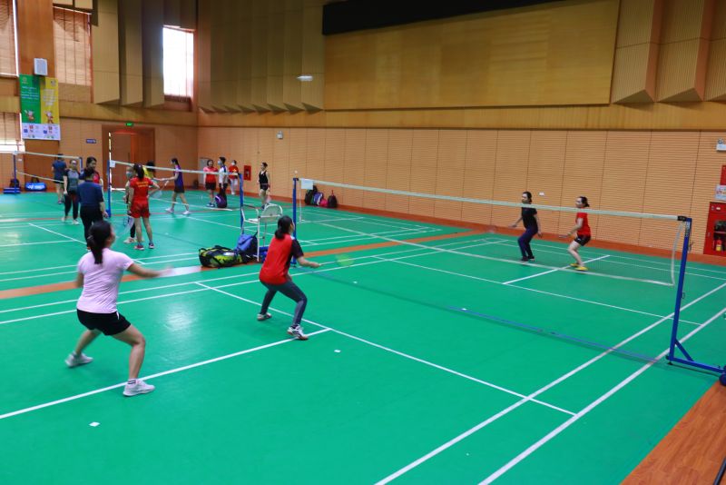 Và môn cầu lông