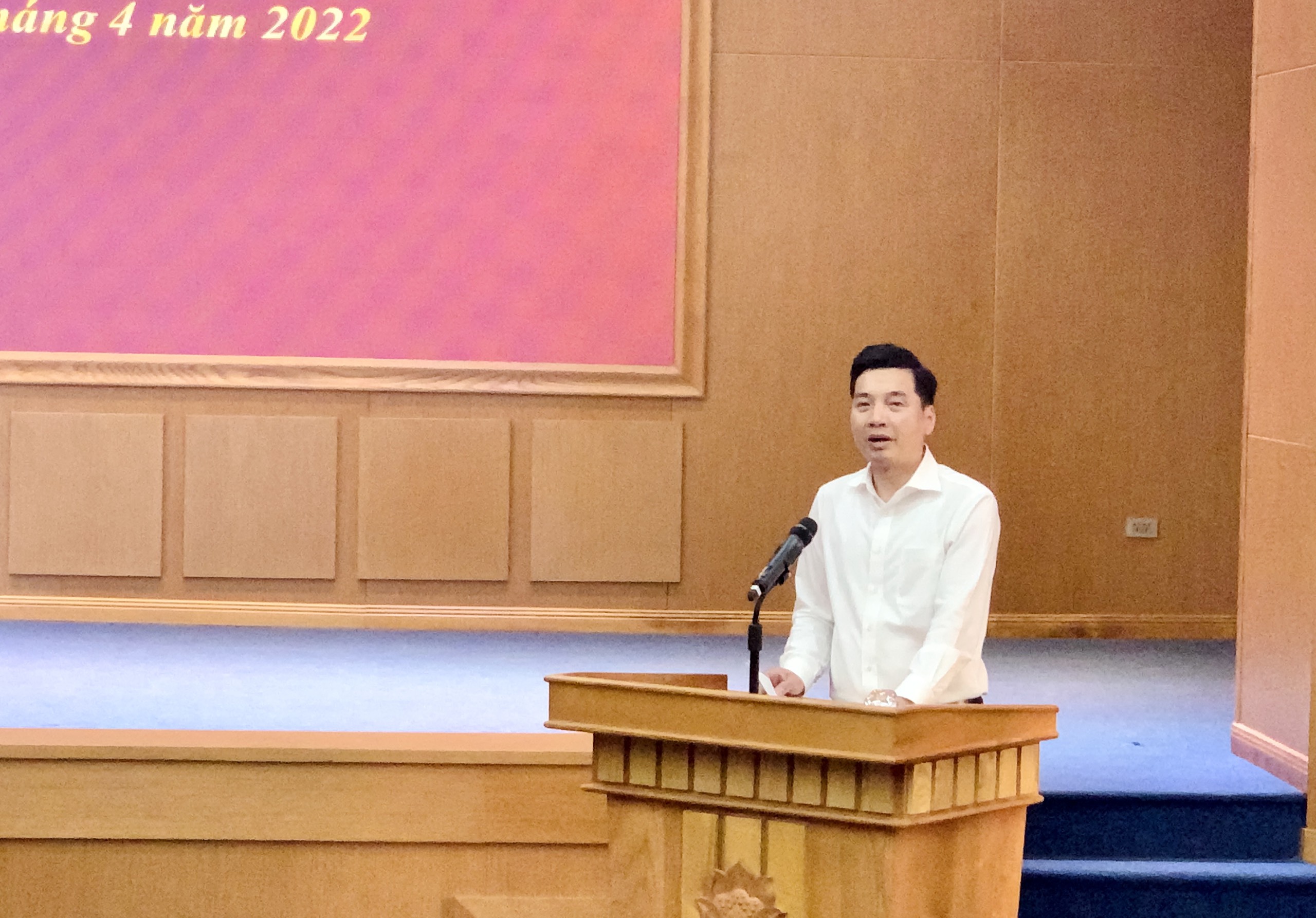 Đồng chí Nguyễn Việt Hà, Bí thư Quận uỷ Thanh Xuân phát biểu tại Hội nghị