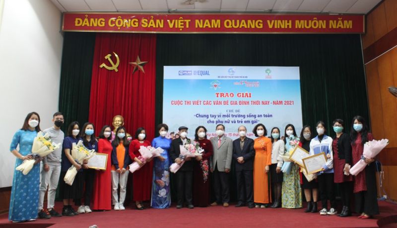 Các tác giả đạt giải cuộc thi viết "Các vấn đề gia đình thời nay" lần thứ XI-năm 2021 Các tác giả đạt giải cuộc thi viết "Các vấn đề gia đình thời nay" lần thứ XI-năm 2021