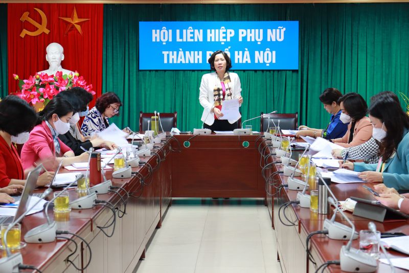 Đồng chí Lê Kim Anh, Thành uỷ viên, Chủ tịch Hội LHPN Hà Nội phát biểu tại Hội nghị Đồng chí Lê Kim Anh, Thành uỷ viên, Chủ tịch Hội LHPN Hà Nội phát biểu tại Hội nghị
