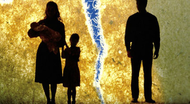 Con cái bị xâm hại quyền lợi khi bố mẹ sống ly thân - ảnh 1