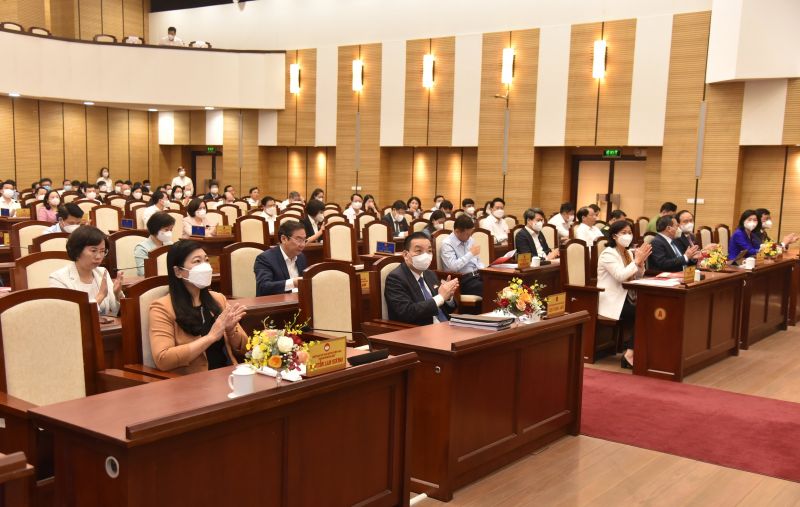 Các đồng chí lãnh đạo TP tham dự kỳ họp