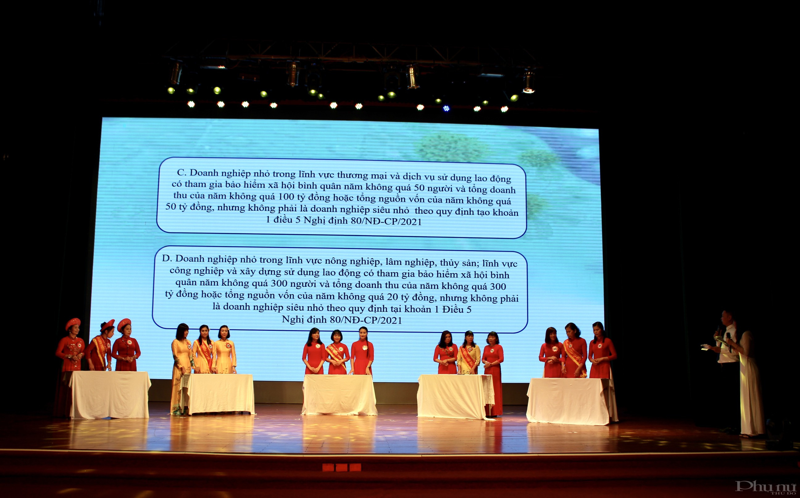 Các đội thi tham gia phần thi kiến thức