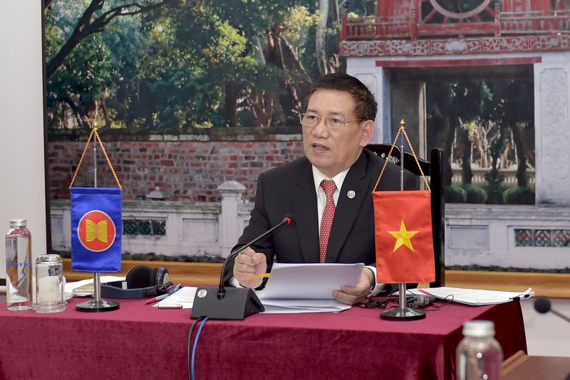 Chính phủ Việt Nam thực hiện Chương trình phục hồi và phát triển kinh tế - xã hội, giảm thuế môi trường đối với xăng dầu, đẩy nhanh chiến dịch tiêm chủng vắc xin, làm nền tảng cho việc phục hồi các hoạt động kinh tế.