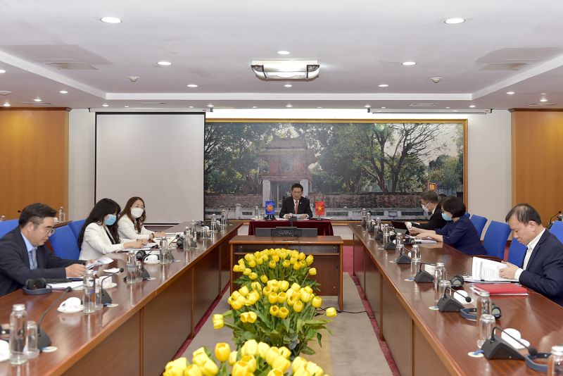 Bộ trưởng Hồ Đức Phớc đại diện cho Bộ Tài chính Việt Nam tham dự các hội nghị.