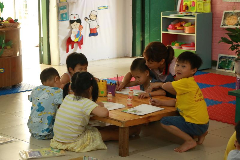 Nhiều trường mầm non vui  mừng khi được đón trẻ trở lại song cho biết, cần nhiều tháng nữa thì hoạt động mới có thể phục hồi