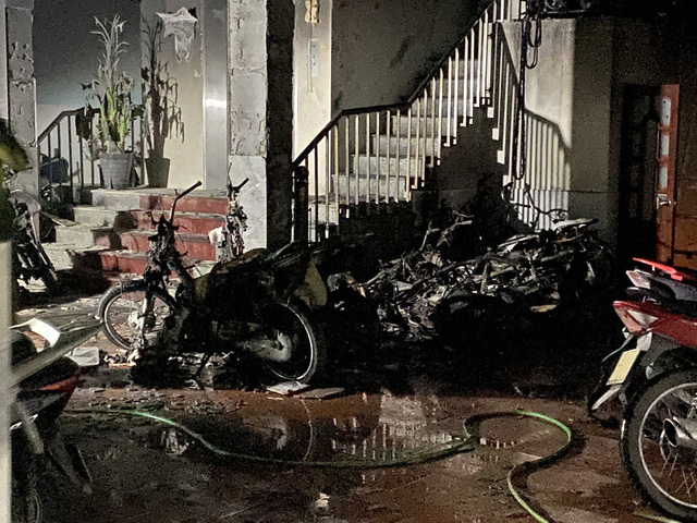 Vụ cháy xảy ra trên địa bàn quận Nam Từ Liêm khiến 1 người tử vong, 5 người bị thương và nhiều xe máy bị cháy rụi