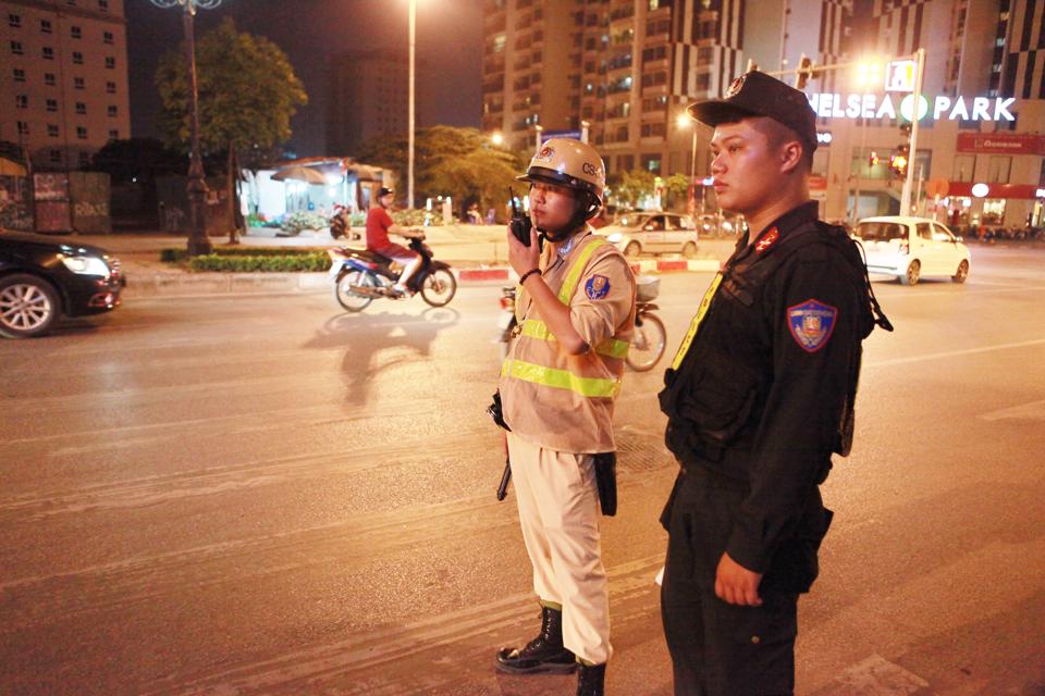 C&ocirc;ng an H&agrave; Nội l&agrave;m nhiệm vụ đảm bảo an ninh trật tự tr&ecirc;n phố Trung K&iacute;nh, quận Cầu Giấy