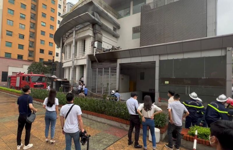 Lực lượng cứu hoả đang làm nhiệm vụ chữa cháy