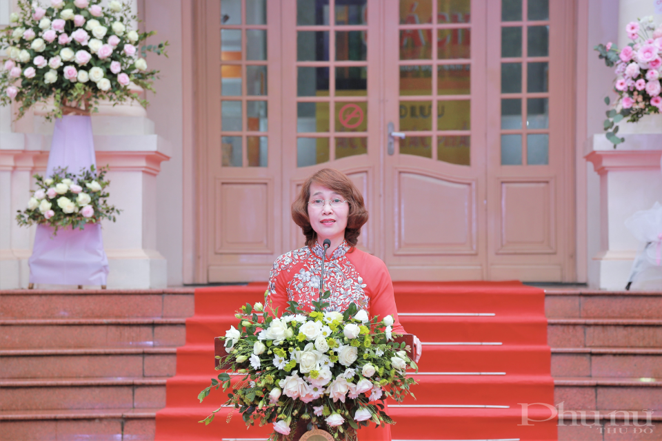 Giám đốc Thư viện Quốc gia Việt Nam Kiều Thúy Nga phát biểu tại Lễ Khai mạc.