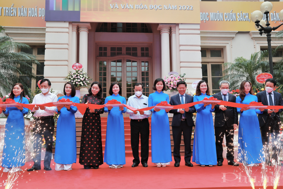 Cắt băng khai mạc Ngày hội Sách và Văn hóa đọc năm 2022 với chủ đề 