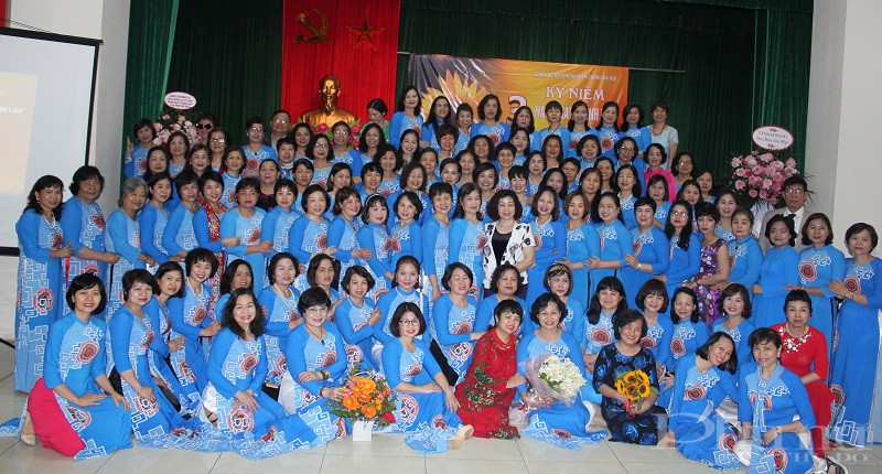 Các đại biểu cùng các  thành B Phụ