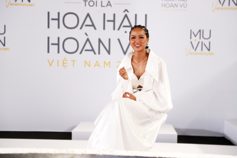 Hoa hậu H'Hen Niê trong vai trò giám khảo cuộc thi