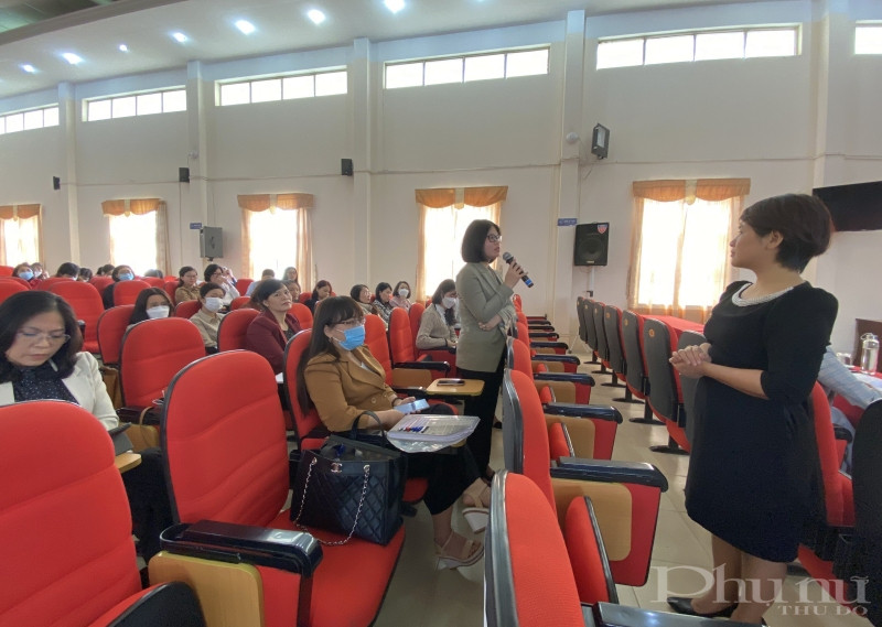 ThS Đỗ Thùy Dương - Tổng Giám đốc Công ty CP Hội tụ nhân ái giao lưu cùng học viên tại khóa tập huấn