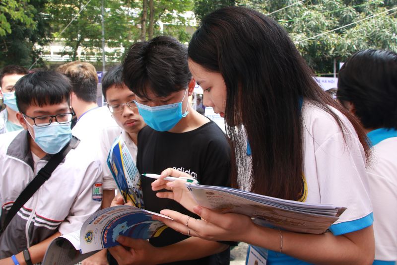 Thời gian gần đây, nhiều trường đại học mở thêm nhiều ngành học mới, mở rộng tổ hợp môn thi để thu hút thí sinh Thời gian gần đây, nhiều trường đại học mở thêm nhiều ngành học mới, mở rộng tổ hợp môn thi để thu hút thí sinh
