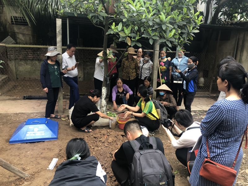 Buổi tập huấn hướng dẫn phân loại rác thải tại nguồn do Hội LHPN huyện tổ chức tạixã Mai Lâm 	Ảnh: HPN Buổi tập huấn hướng dẫn phân loại rác thải tại nguồn do Hội LHPN huyện tổ chức tạixã Mai Lâm 	Ảnh: HPN