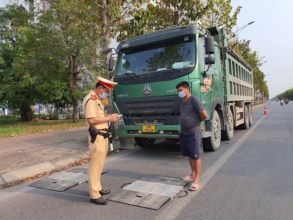 Lực lượng cảnh sát giao thông ra quân làm nhiệm vụ cao điểm kiểm tra, kiểm soát, bảo đảm trật tự an toàn giao thông trên địa bàn toàn TP Hà NộiẢnh: D.H Lực lượng cảnh sát giao thông ra quân làm nhiệm vụ cao điểm kiểm tra, kiểm soát, bảo đảm trật tự an toàn giao thông trên địa bàn toàn TP Hà NộiẢnh: D.H