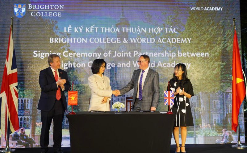Lễ ký kết hợp tác giữa Tập đoàn Vingroup và Brighton College Lễ ký kết hợp tác giữa Tập đoàn Vingroup và Brighton College
