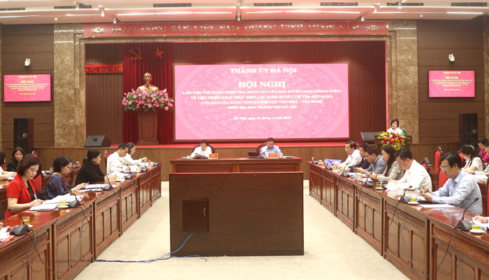 Quang cảnh buổi làm việc