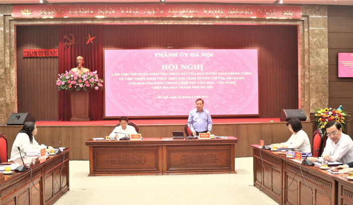 Phó Bí thư Thành uỷ Hà Nội Nguyễn Văn Phong phát biểu tại buổi làm việc