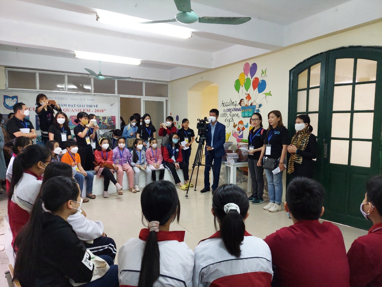 Buổi toạ đàm thu hút đông đảo phụ huynh và học sinh tham gia