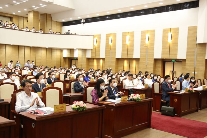 Các đồng chí lãnh đạo tham dự phiên họp giải trình