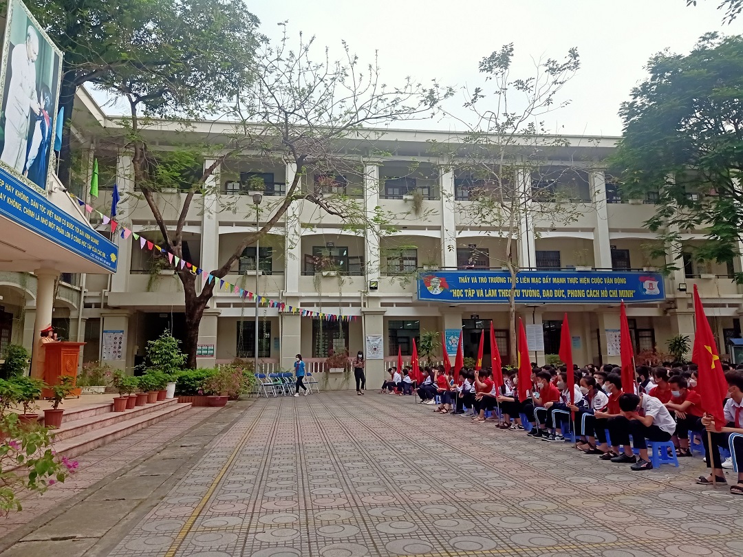 Quang cảnh buổi tuyên truyền Luật An toàn giao thông trong trường học