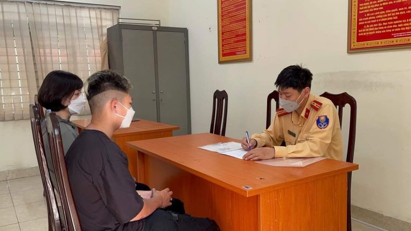 Thiếu niên có hành vi bốc đầu xe máy được cơ quan công an triệu tập