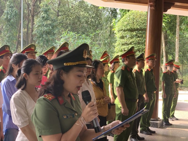 HPN Cụm thi đua số 8 báo công tại di tích HPN Cụm thi đua số 8 báo công tại di tích