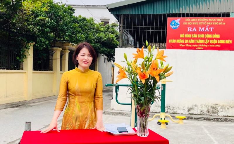 Đồng chí Vũ Thị Nhung, Chủ tịch Hội LHPN phường Ngọc Thụy phát biểu tại buổi ra mắt