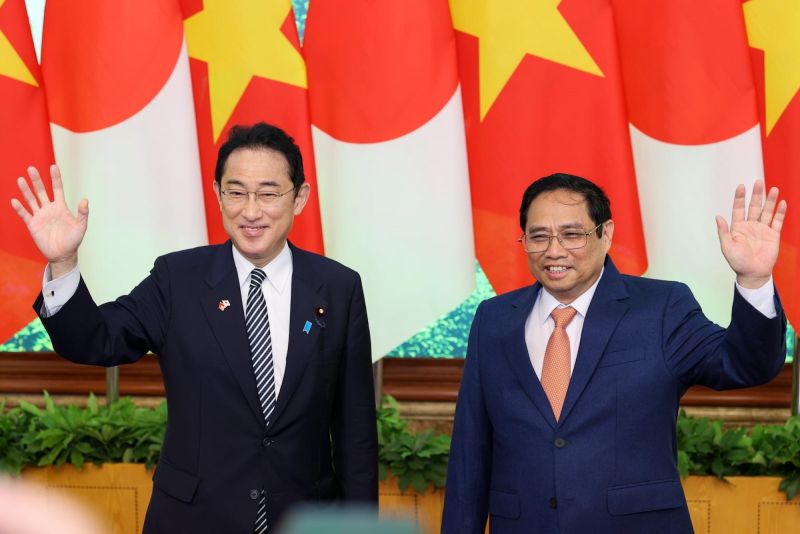 Thủ tướng Phạm Minh Chính và Thủ tướng Nhật Bản Kishida Fumio tại cuộc hội đàm trong chuyến thăm chính thức Việt Nam ngày 1/5. Ảnh VGP/Nhật Bắc