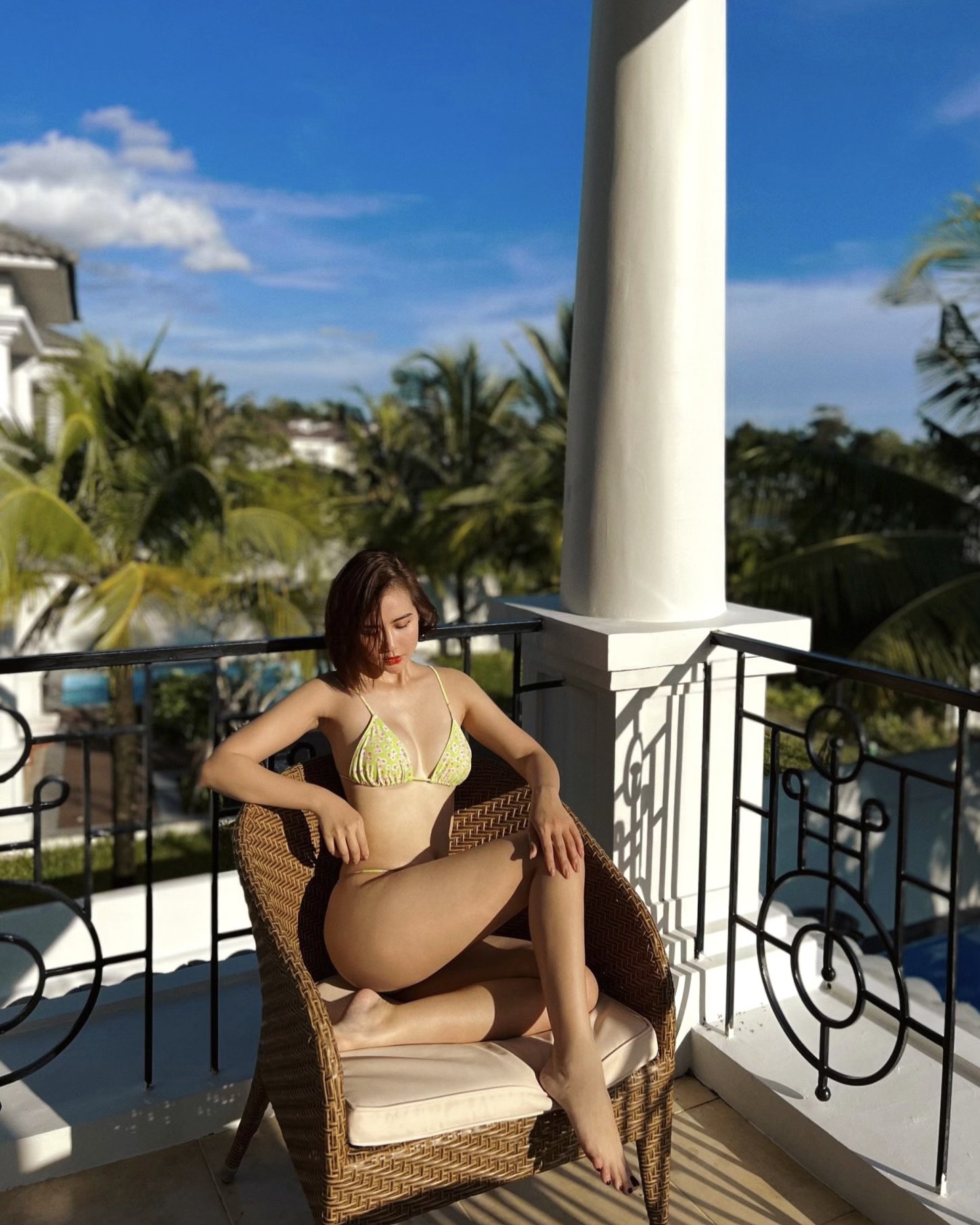 Nghỉ lễ, Vân Trang (Phan Minh Huyền) gây bất ngờ khi diện bikini, khoe sắc vóc nóng bỏng - ảnh 3