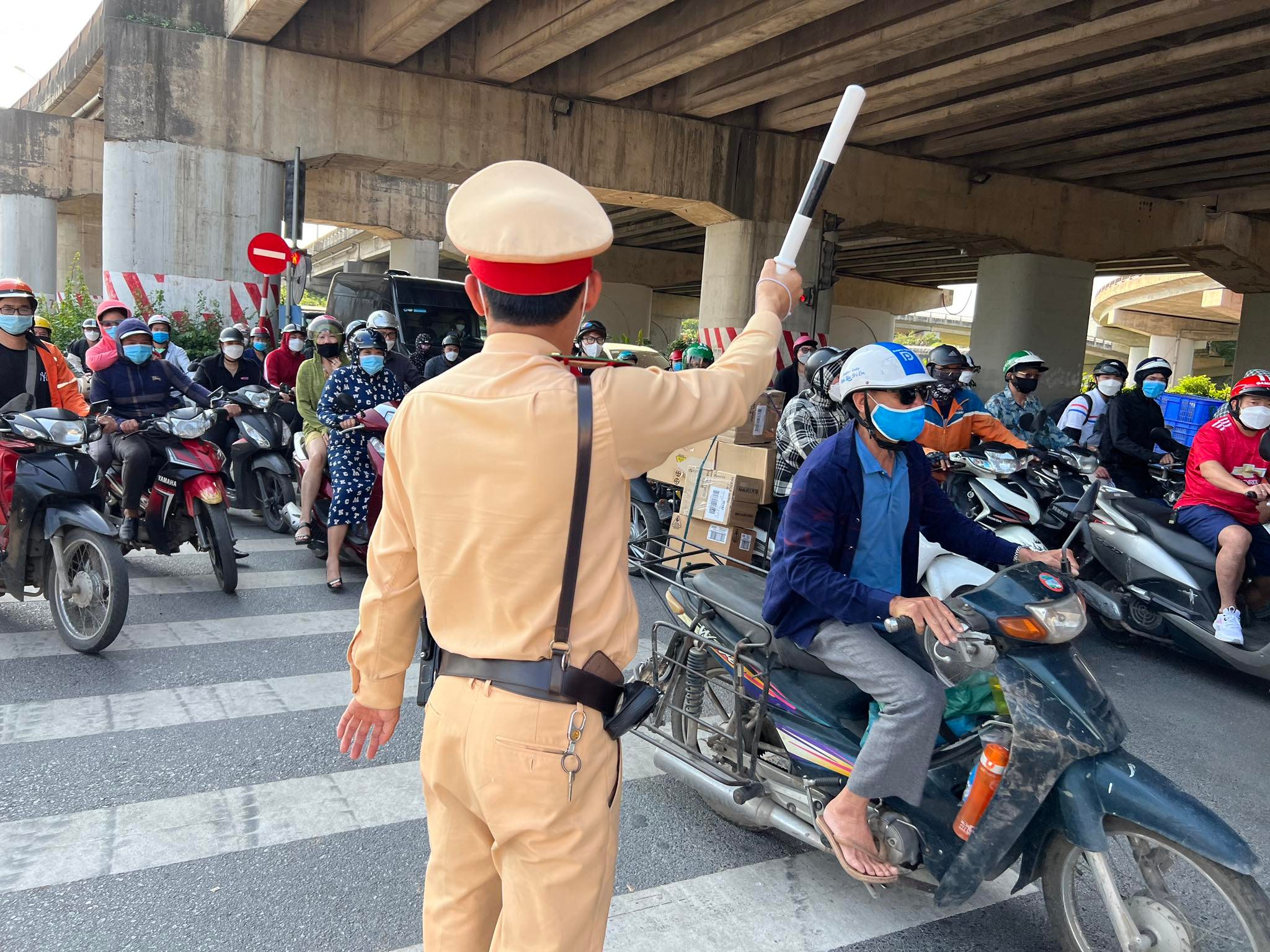 Dự kiến lượng phương tiện sẽ tăng cao đổ dồn về Hà Nội từ chiều tối ngày 3/5 Dự kiến lượng phương tiện sẽ tăng cao đổ dồn về Hà Nội từ chiều tối ngày 3/5
