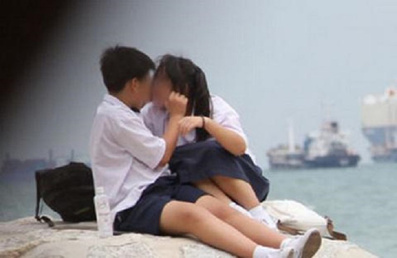 Báo động tình trạng trẻ quan hệ tình dục sớm - ảnh 1