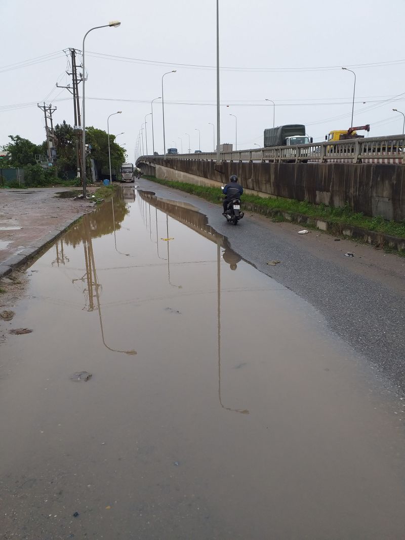 Đường Hoàng Sa cứ mưa là úng ngập - ảnh 1