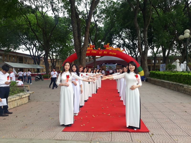 Chúng em luôn ngóng mong thầy cô trở về