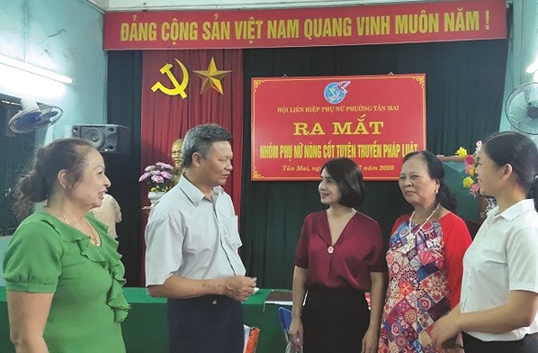 Hội LHPN phường Tân Mai ra mắt các Nhóm phụ nữ nòng cốt tuyên truyền pháp luật được các cấp chính quyền và người dân đồng tình ủng hộ 	Ảnh:T.T Hội LHPN phường Tân Mai ra mắt các Nhóm phụ nữ nòng cốt tuyên truyền pháp luật được các cấp chính quyền và người dân đồng tình ủng hộ 	Ảnh:T.T