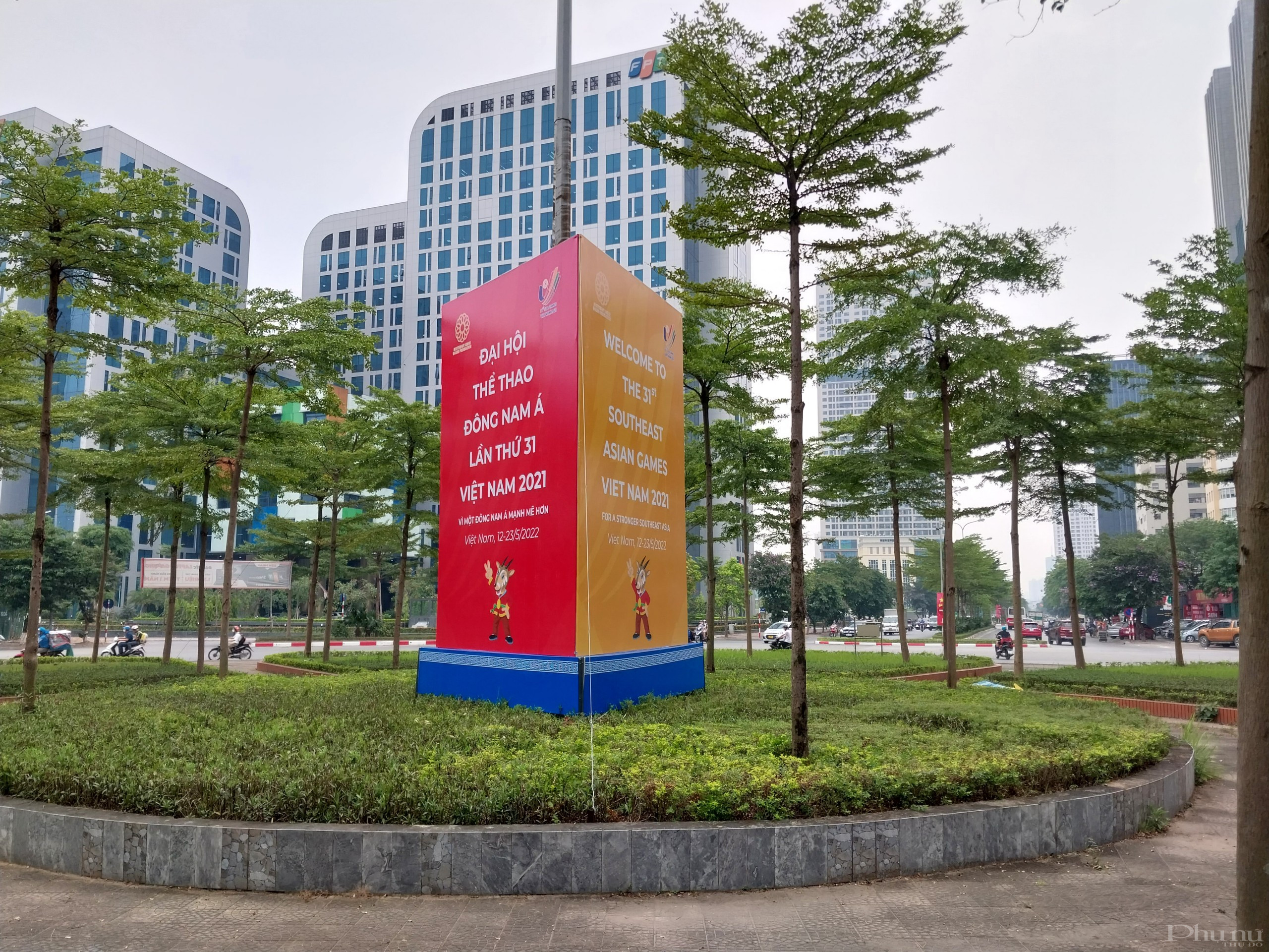 Khu vực vườn hoa ngã 5 vòng xuyến Tôn Thất Thuyết (Cầu Giấy, Hà Nội)