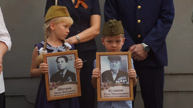 Lễ tưởng niệm “Trung đoàn bất tử” diễn ra tại Hà Nội chiều 5/5.