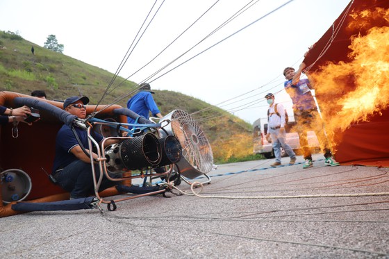 Công tác chuẩn bị trình diễn bay khinh khí cầu chu đáo