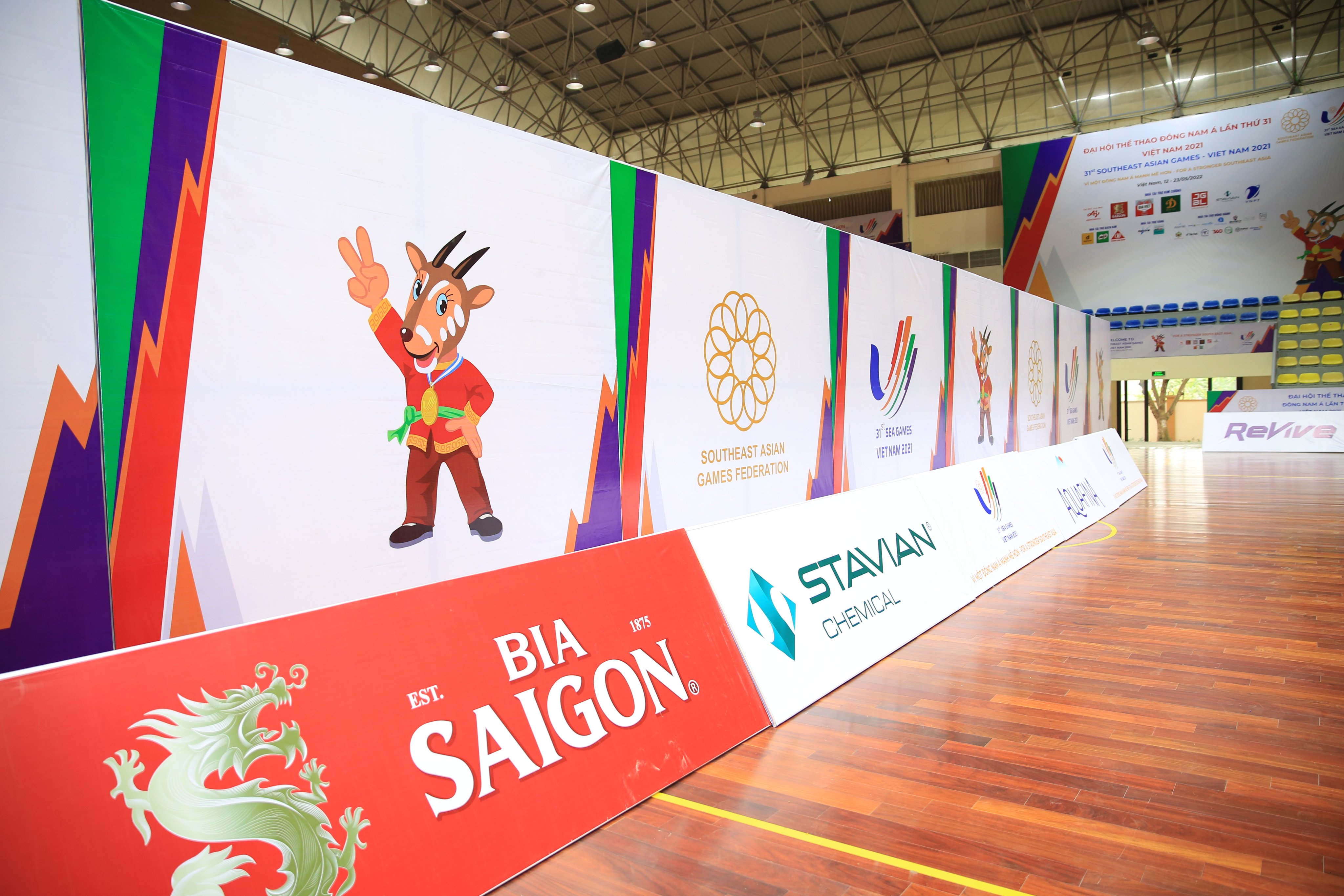 Ngoài các hạng mục phục vụ thi đấu, huyện quan tâm làm tốt khâu đón tiếp đại biểu, vận động viên; Chuẩn bị đội ngũ cán bộ, tình nguyện viên, cổ động viên tham gia phục vụ đại hội... Ngoài các hạng mục phục vụ thi đấu, huyện quan tâm làm tốt khâu đón tiếp đại biểu, vận động viên; Chuẩn bị đội ngũ cán bộ, tình nguyện viên, cổ động viên tham gia phục vụ đại hội...
