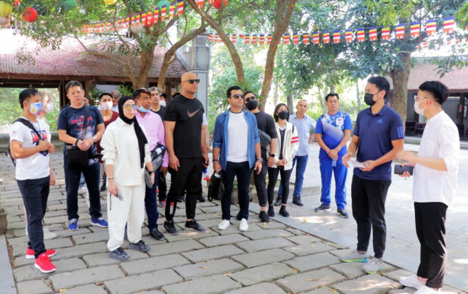 Đoàn đại biểu quan chức kỹ thuật quốc tế môn Kickboxing SEA Games 31 tại Bắc Ninh trải nghiệm Tour du lịch tham quan Đền Đô (phường Đình Bảng, thành phố Từ Sơn) và chùa Phật Tích (Tiên Du). SEA Games là cơ hội hiếm có để quảng bá hình ảnh, du lịch Việt Nam đến bạn bè quốc tế